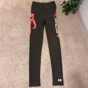 CELESTIAL BODIES SCRUNCH BOOTY LEGGINGS SIZE MEDIUM GREEN RED STR WARS MYTHOSAUR